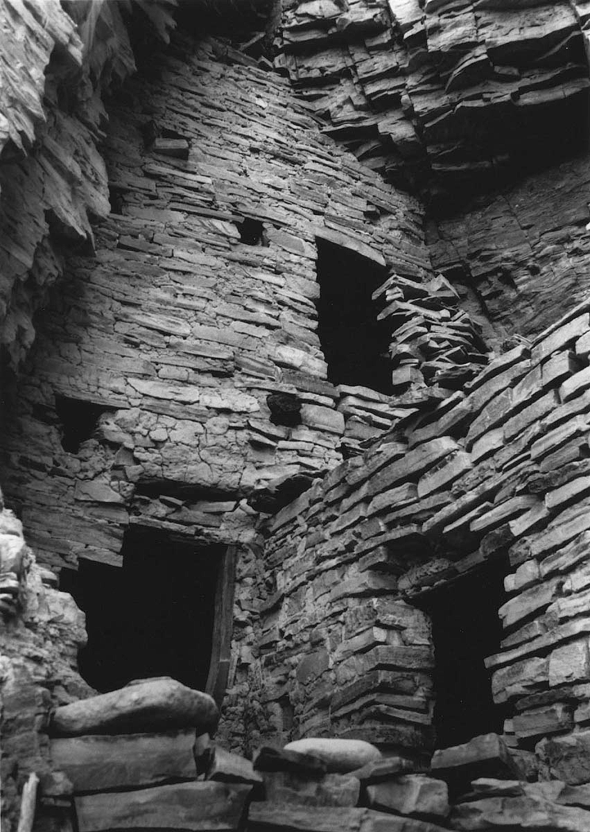 Native American cliff dwelling in Cooper Forks Canyon in the Sierra Ancha. Previously classified as Solado, the ruin is now
attributed to the local Anchan culture. Tree ring samples from wooden beams show construction began in A.D. 1304 (not for sale).
