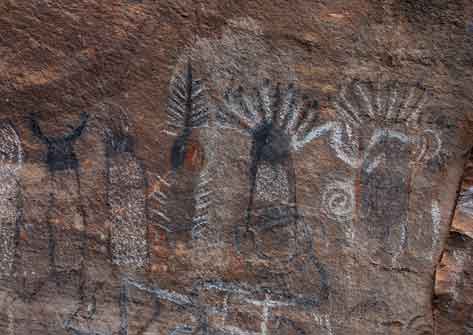 Pictographs made by the Southern Sinagua (a.k.a. Verde Hohokam)
between 1150 and 1350 C.E. on the Coconino National Forest.