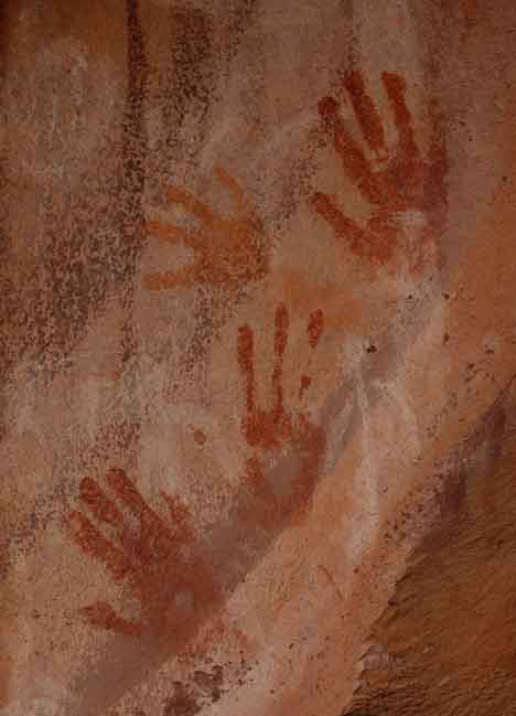 Pictographs made by the Southern Sinagua (a.k.a. Verde Hohokam)
between 1150 and 1350 C.E. on the Coconino National Forest.