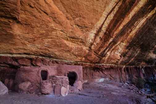 The Horse Collar Ruin in White Canyon within Natural Bridges National Monument, Utah. The small rooms
shown here are granaries for storing food, but other parts of this Ancestral Pueblo cliff dwelling are for habitation.
